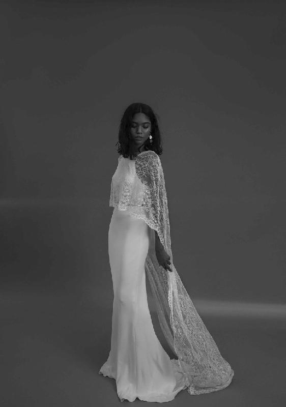 Robes de mariée Nos Archives : Modele Cape Evelyn (BORDEAUX)