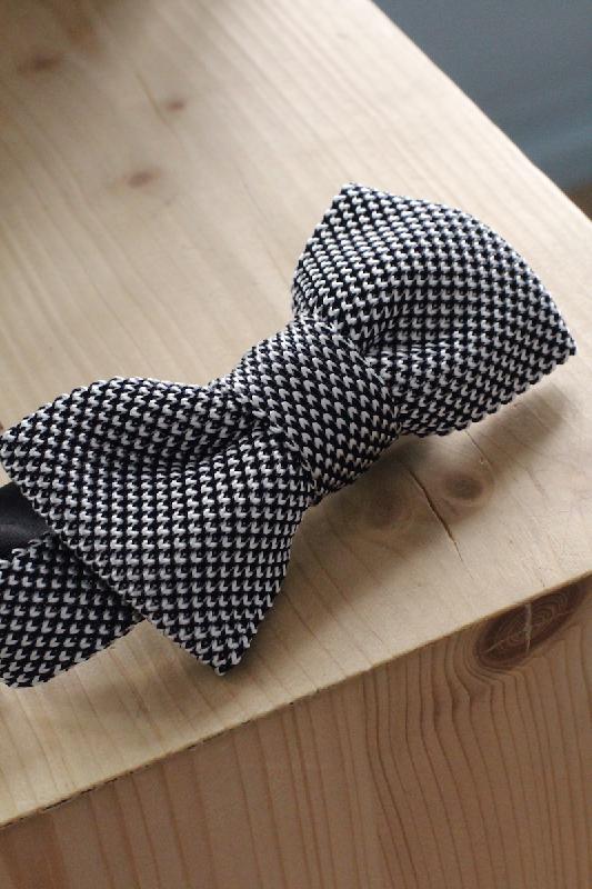 Pour Lui Beau. : Modele Noeud-papillon noir et blanc en tricot de soie