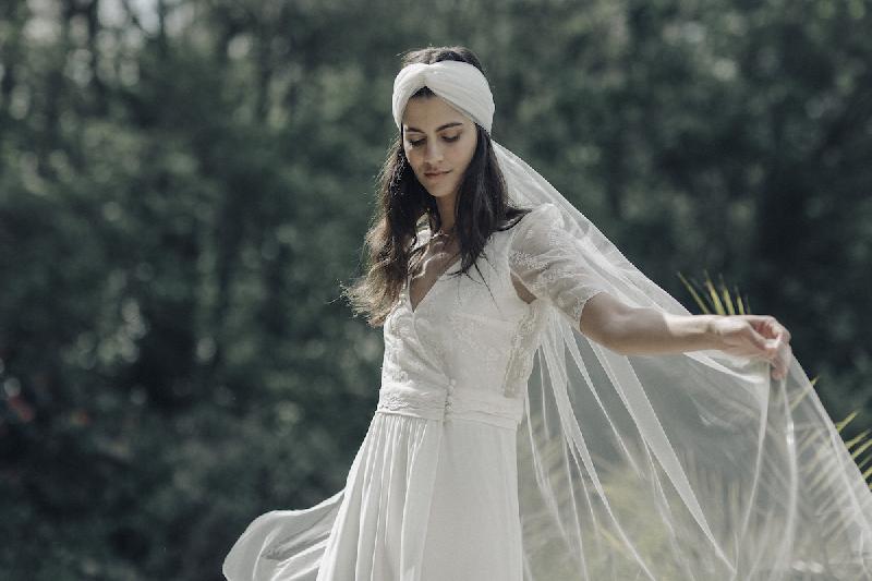 Robes de mariée Laure de Sagazan  : Modele Robe Verne (Bordeaux)