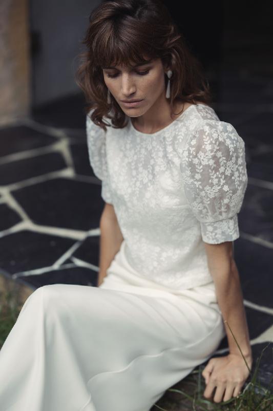 Robes de mariée Laure de Sagazan  : Modele Top Manuka (Bordeaux)