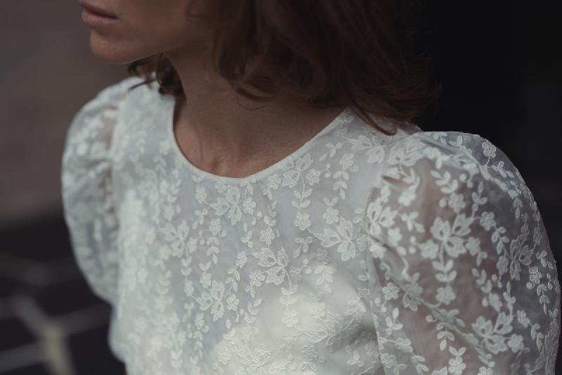 Robes de mariée Laure de Sagazan  : Modele Top Manuka (Bordeaux)
