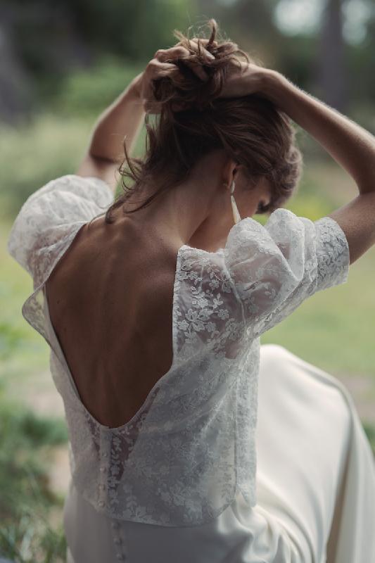 Robes de mariée Laure de Sagazan  : Modele Top Manuka (Bordeaux)