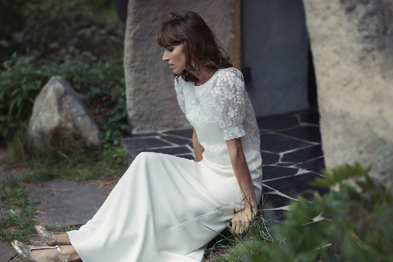 Robes de mariée Laure de Sagazan  : Modele Top Manuka (Bordeaux)
